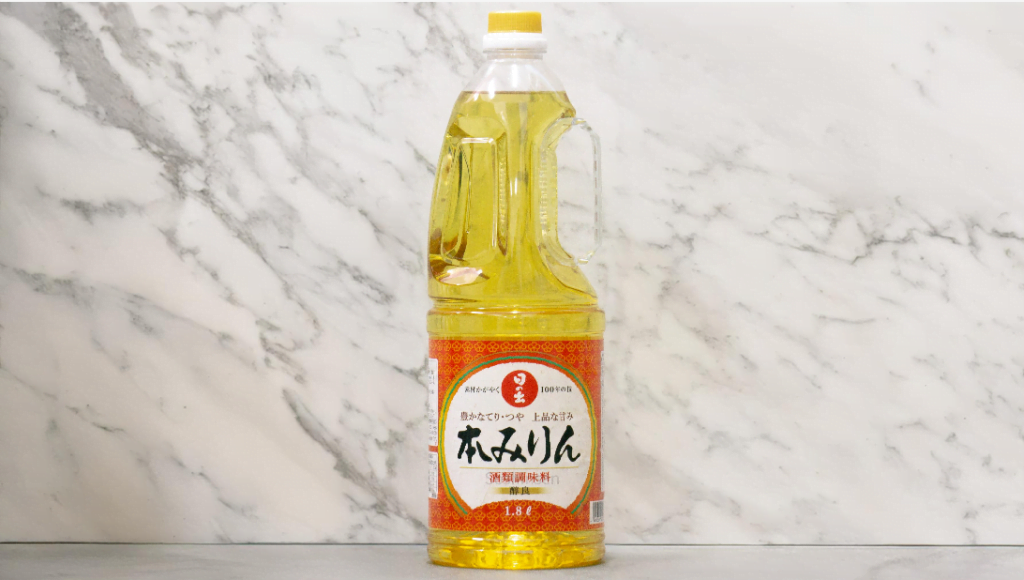 Une bouteille de Mirin