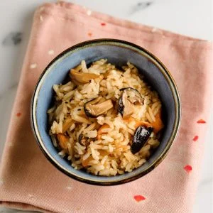 Découvrez le somptueux Takikomi Gohan (Takikomigohan) en 8 recettes simples 9 Un bol de Takikomi Gohan (Takikomigohan)