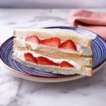 Fruit sando (ichigo sando) le sandwich japonais aux fruits