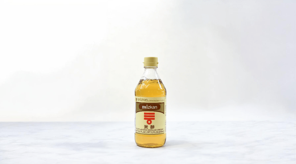 Une bouteille de vinaigre de riz