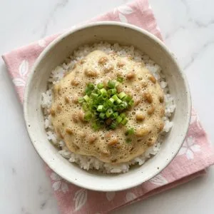 Comment manger le natto comme au Japon ? Guide traditionnel (2026) 12 petit-dejeuner-traditionnel-natto-gohan-riz small