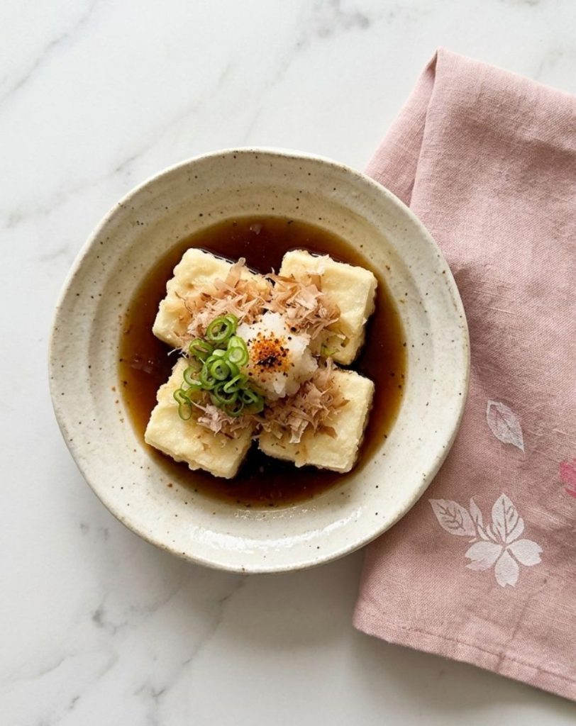 Agedashi dofu (揚げ出し豆腐 - Tofu frit et bouillon dashi