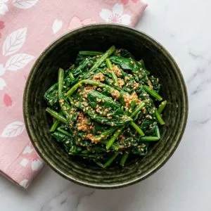 Gomaae - salade japonaise d'épinards et sa vinaigrette au sésame