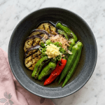 Yakibitashi de légumes d'été grillés 焼き浸し - aubergines, poivrons et okra immergés dans un tsuyu au dashi froid