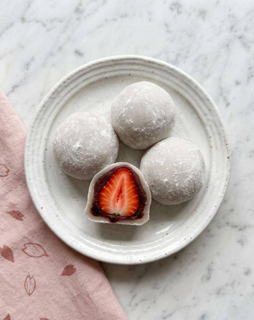 Kakigori maison : réussir la glace pilée japonaise sans machine 8 ichigo daifuku - la recette des Mochi à la fraise