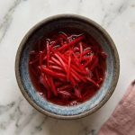 Le beni shōga (紅生姜) est un condiment traditionnel japonais appartenant à la famille des tsukemono (pickles).