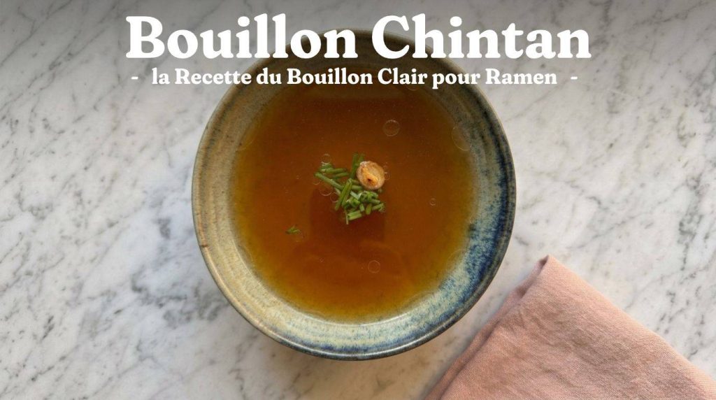 Bouillon Ramen : Guide Complet Chintan, Paitan, Gyokai 13 Le bouillon Chintan (清湯) désigne la grande famille des bouillons clairs et limpides utilisés comme base pour les ramens japonais (par opposition au Paitan, qui est opaque et laiteux).