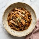 Le menma (en japonais : メンマ, 麺麻 ou 麺碼) désigne des pousses de bambou lacto-fermentées, séchées puis assaisonnées, traditionnellement servies comme garniture emblématique dans les bols de ramen.