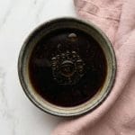 Le shoyu tare est l’assaisonnement de base ultra-concentré indispensable pour composer un authentifque ramen à la sauce soja.