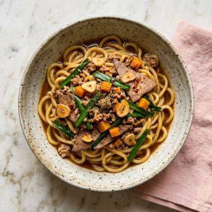 Stamina Ramen : la Recette du Ramen à l'Ail d'Ibaraki 12 Le stamina ramen est un type de ramen japonais très riche, conçu à l'origine pour donner de l'énergie grâce à des ingrédients d'une grande densité nutritive comme l'ail, le piment, la viande et les légumes sautés.