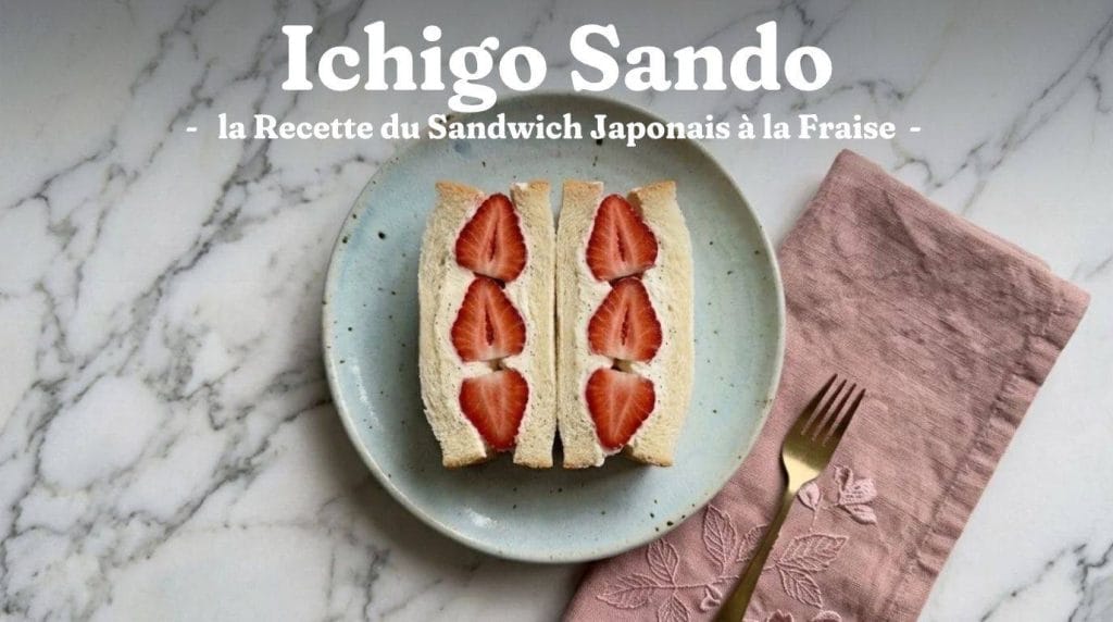 L'ichigo sando est un sandwich japonais sucré composé de pain de mie moelleux (shokupan), de crème fouettée légère et de fraises fraîches.