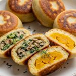 L'oyaki (おやき) est un petit pain fourré traditionnel japonais originaire de la préfecture de Nagano